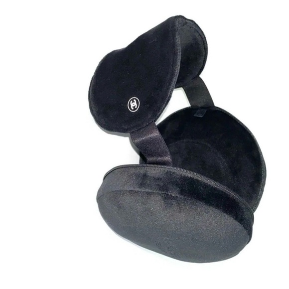 CHANEL Elegant Black travel Eye Mask & Pillow(052)